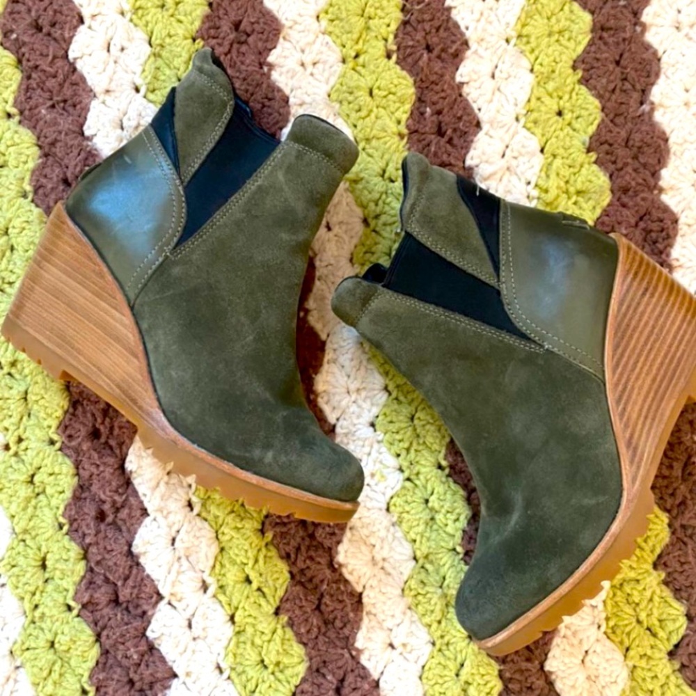 Sorel olive green water resistant wedge bootie